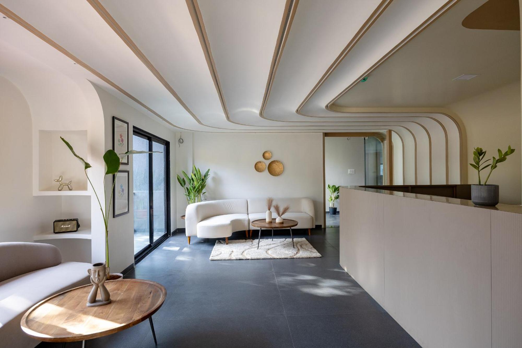 Saavi Suites Daman Extérieur photo