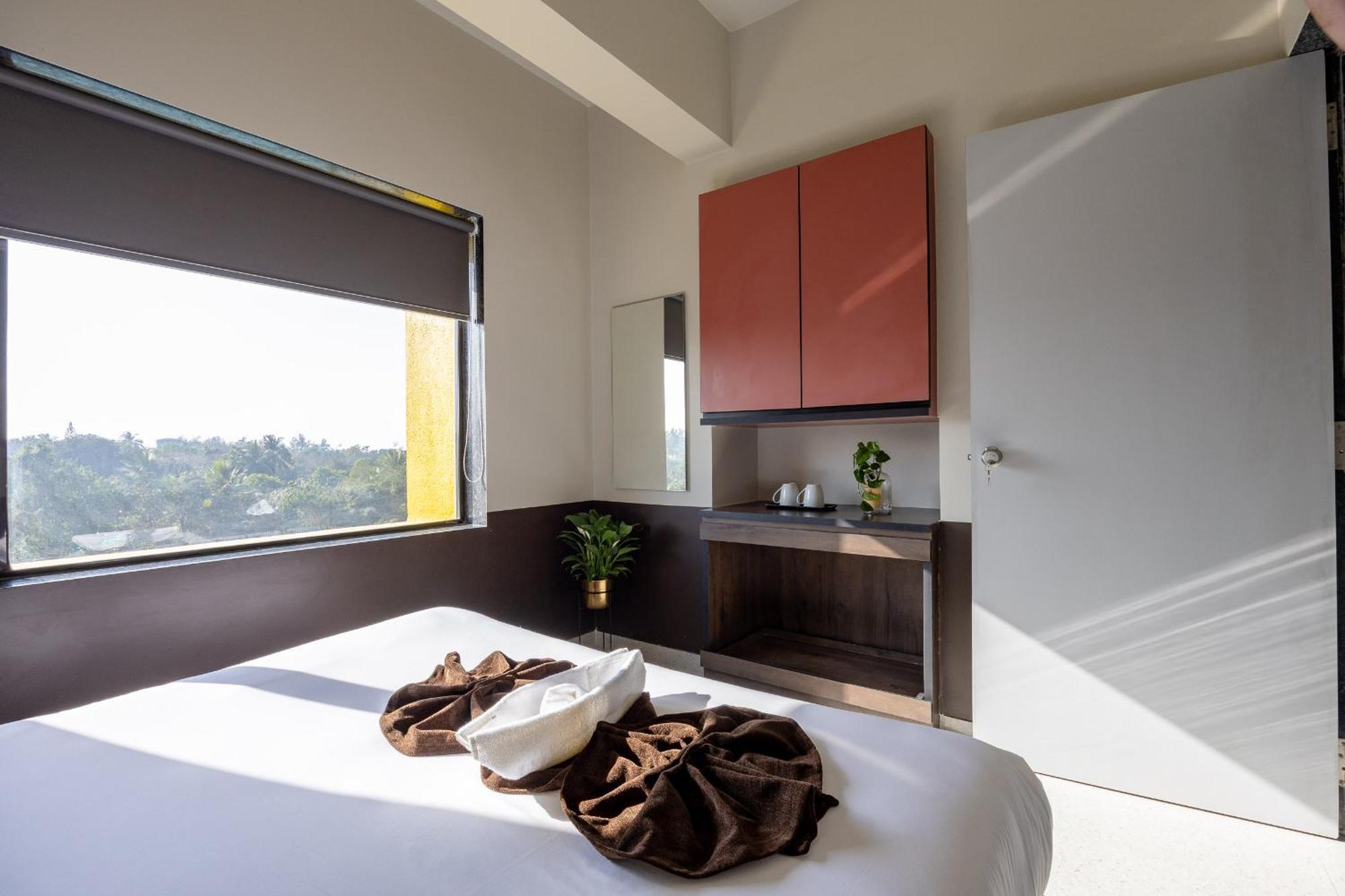 Saavi Suites Daman Extérieur photo