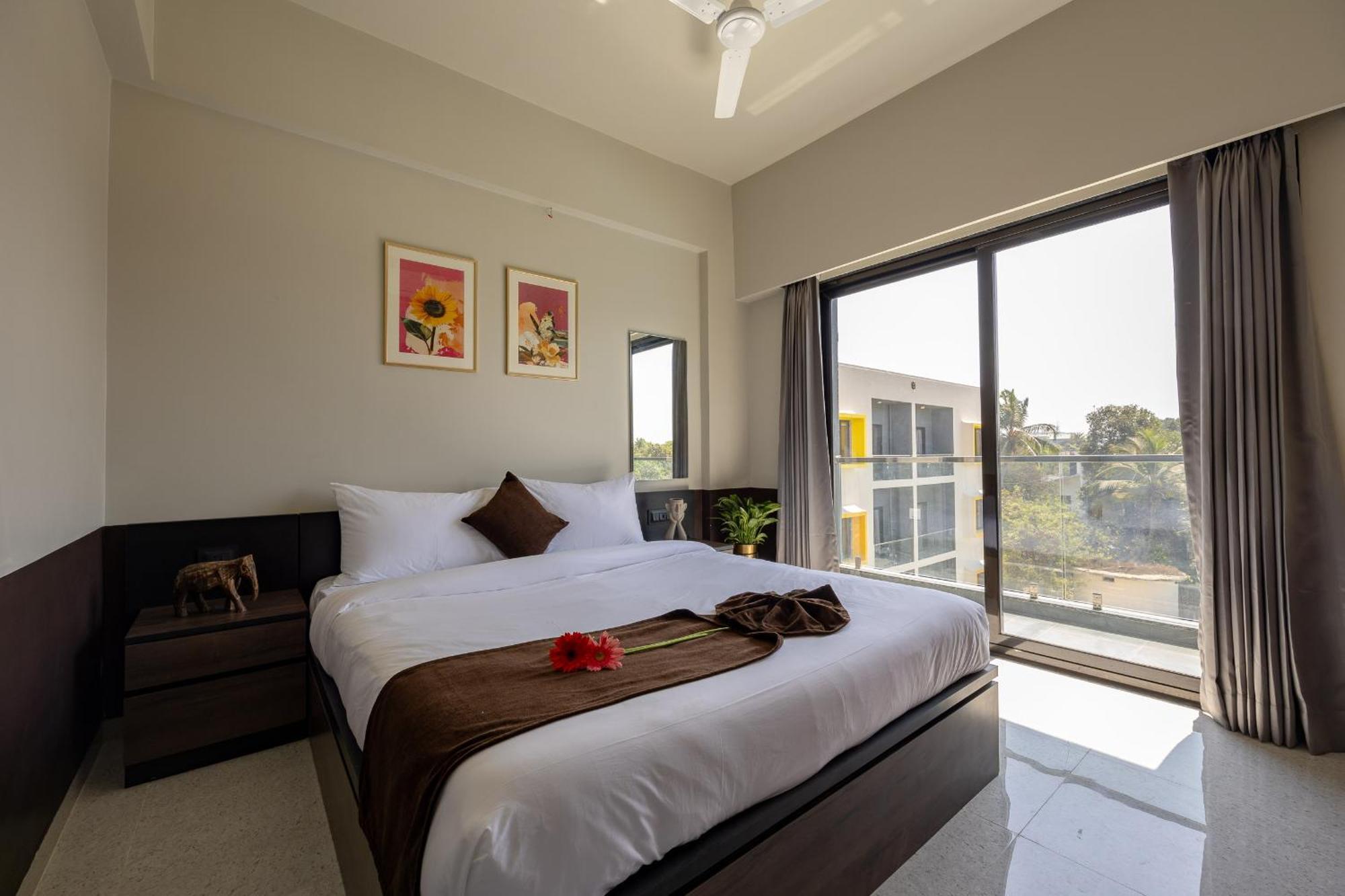 Saavi Suites Daman Extérieur photo