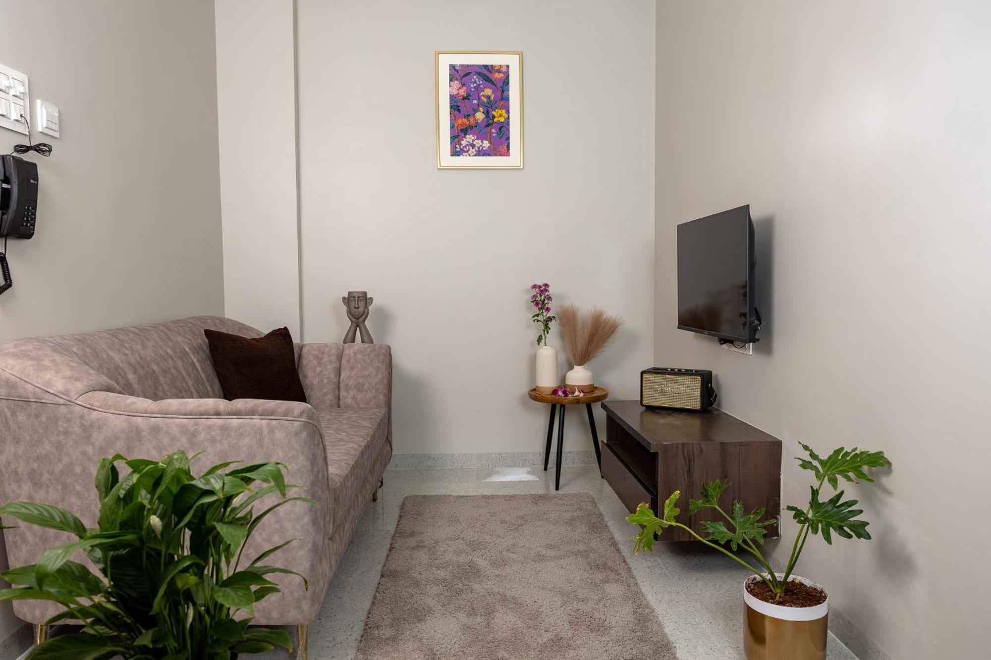 Saavi Suites Daman Extérieur photo