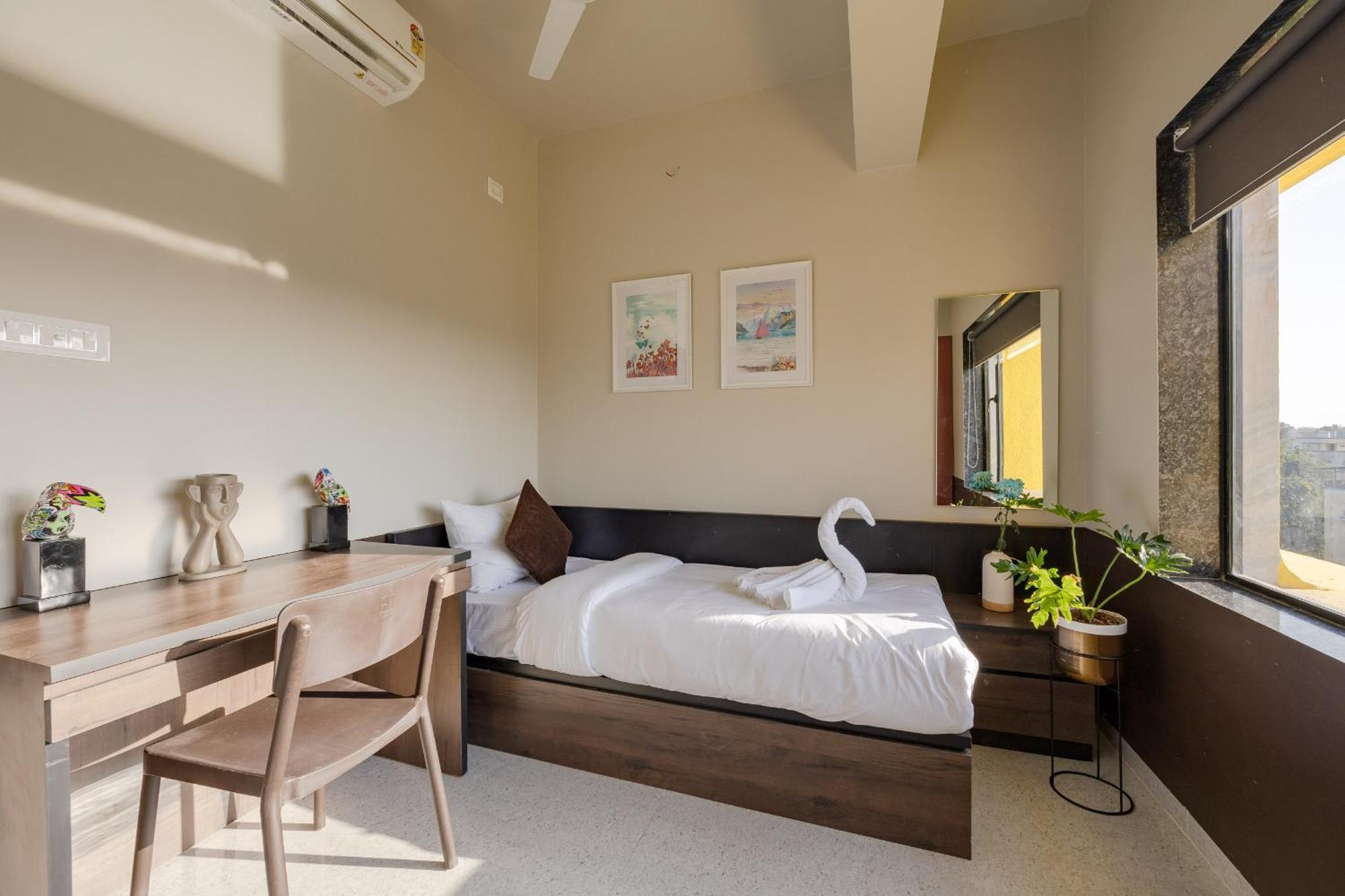 Saavi Suites Daman Extérieur photo