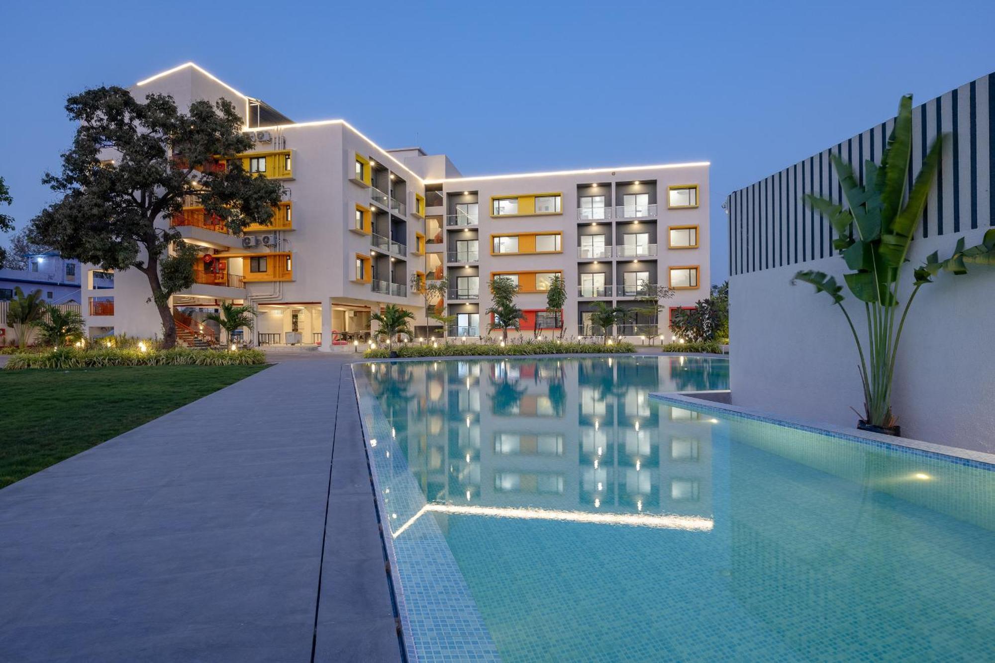 Saavi Suites Daman Extérieur photo