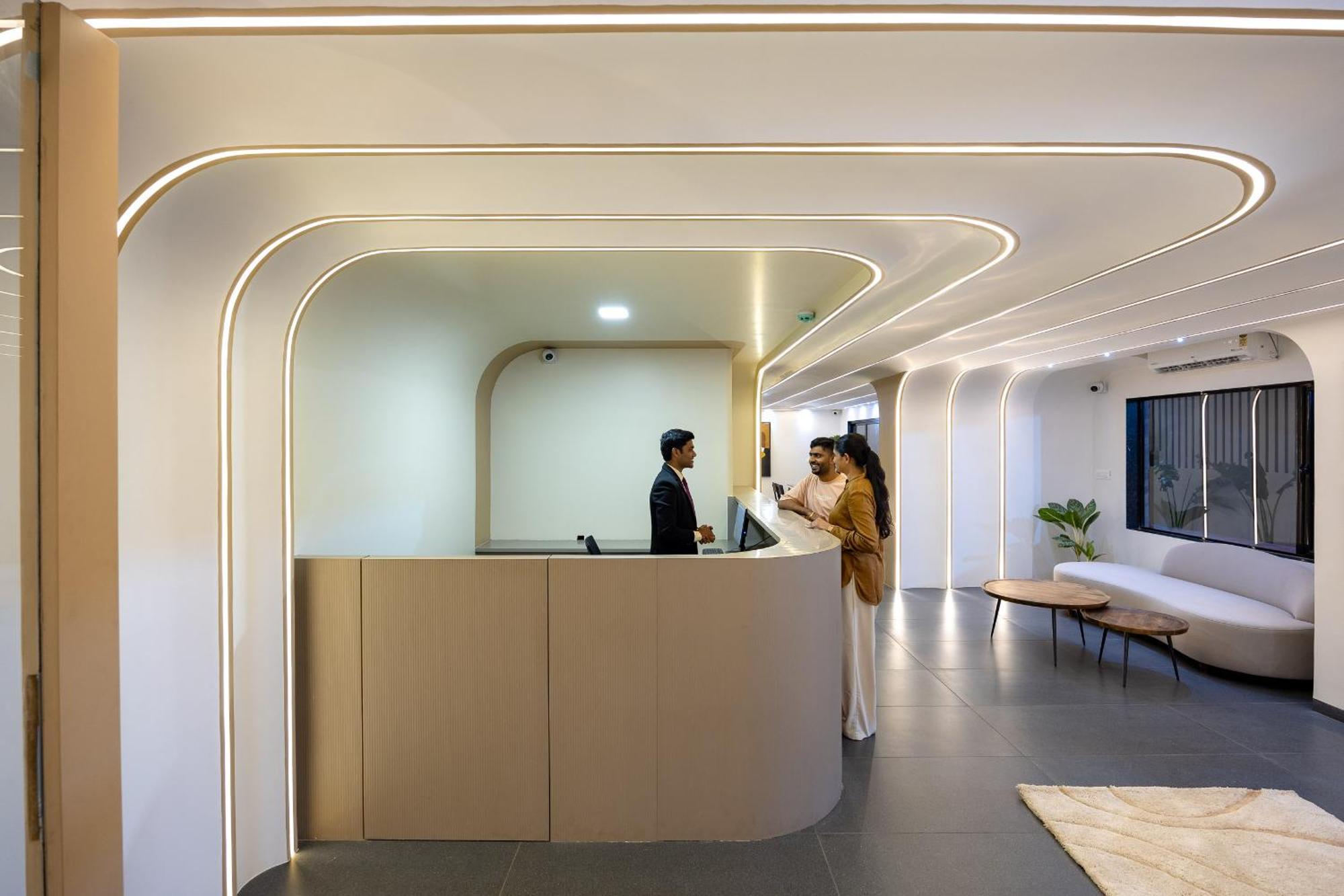Saavi Suites Daman Extérieur photo