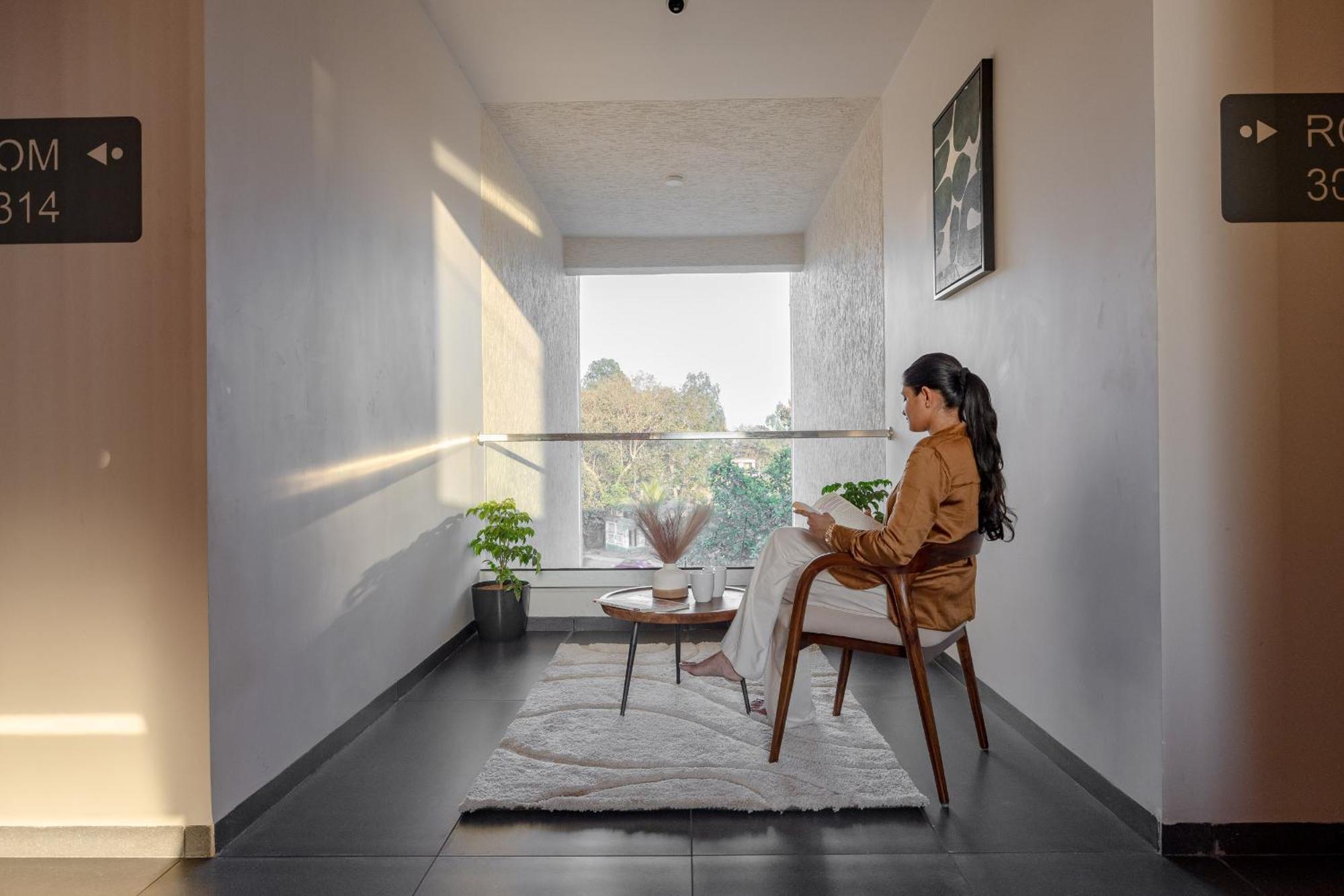 Saavi Suites Daman Extérieur photo